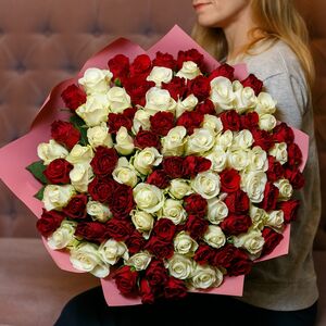 Букет из 101 красно белой розы
