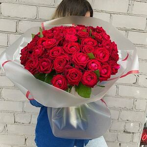 Букет из 35 ярких красных роз
